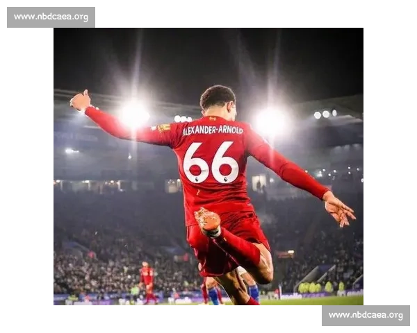 阿诺德离队后，红军仅剩两人撑起英格兰血脉